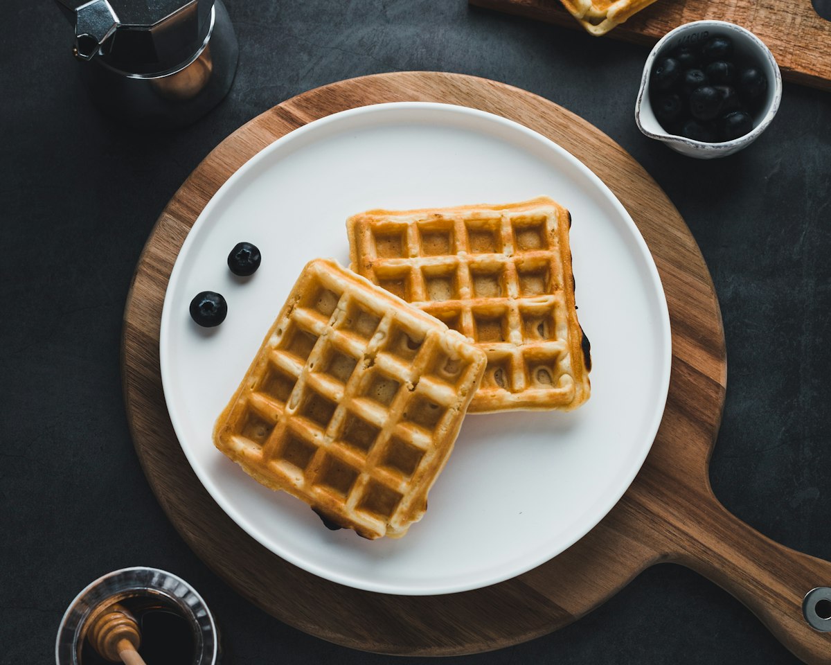 Çilekli ve muzlu Belçika çikolatalı waffle